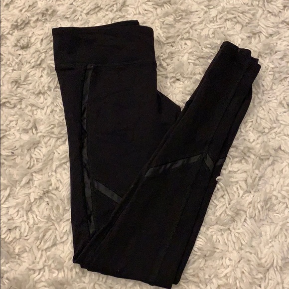 ALO yoga laced legging - Picture 1 of 6